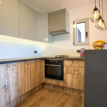 Luna Διαμέρισμα Πούλα