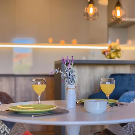 Luna Διαμέρισμα Πούλα